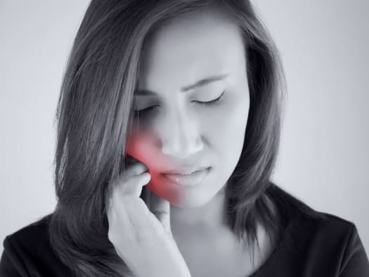 Чим полегшити зубний біль?