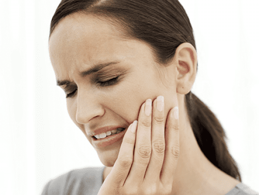 Болить зуб під час натисканні: чому і що робити