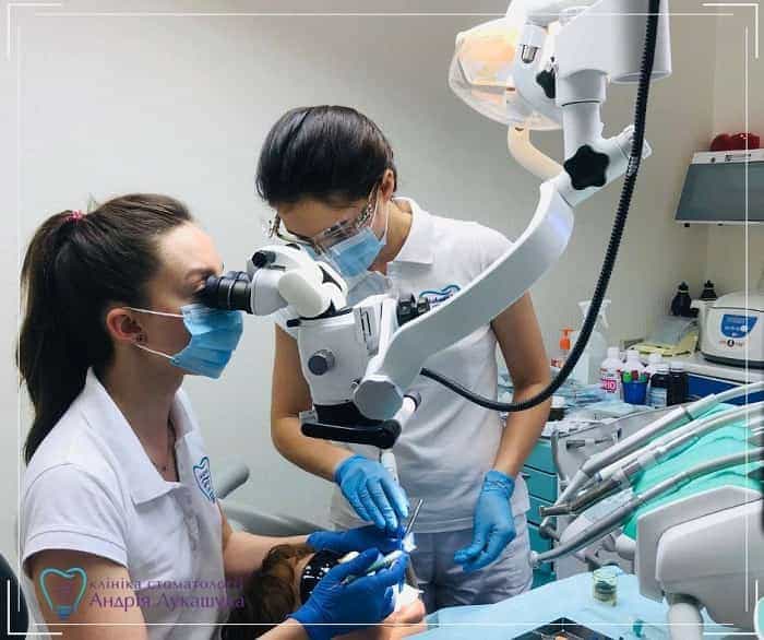 Лікування зубів під мікроскопом